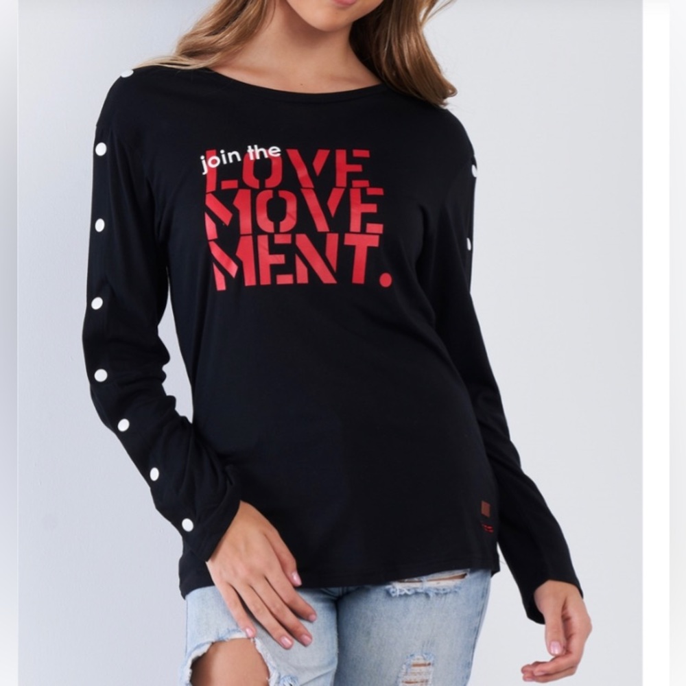 NWT Women's Black Red Print Long snap buttons Sleeve crew NeckT Shirt Trendy Top